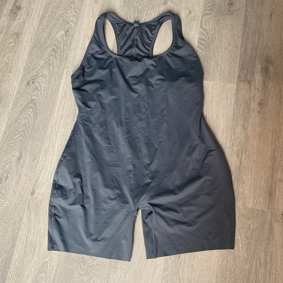 SKIMS Swim Cycle Suit 4 X Gunmetal NWT - Picture 5 of 11